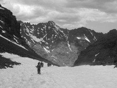 Descent in Snow