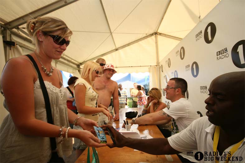 Signing sessions with Judge Jules