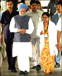 मनमोहन सिंह ने मुंबई का दौरा किया