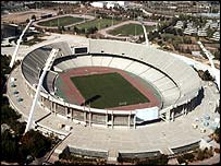 O Estádio Olímpico de Atenas, ainda em construção