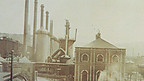 Ffatri a gauoedd yn y 1930au
