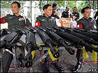 Binh lính vẫn xuất hiện dày đặc trên các đường phố Bangkok