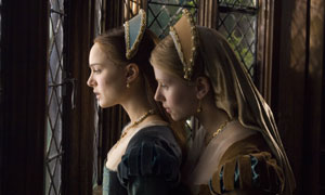 Natalie Portman and Scarlett Johannson in The Other Boleyn Girl