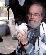 Artist : Mike Toll with birds.
