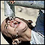 کودکی در حال آب خوردن