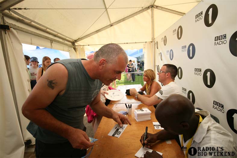 Signing sessions with Judge Jules