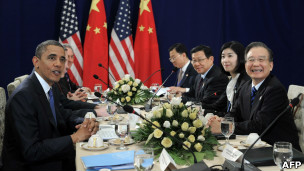 奥巴马(左)与温家宝于柬埔寨举行双边会谈(20/11/2012)