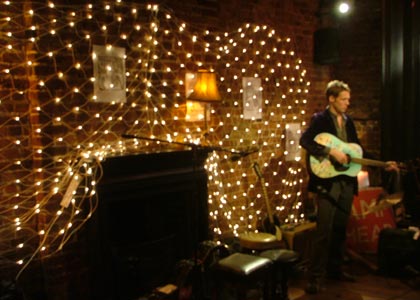 Jont warms up at 'Unlit'