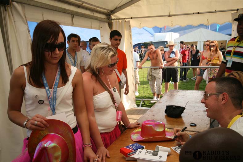 Signing sessions with Judge Jules