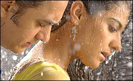 Aamir Khan and Kajol in Fanaa