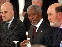 BM Genel Sekreteri Kofi Annan, Kıbrıs özel temsilcisi de Soto ve Genel Sekreter Yardımcısı Prendergast