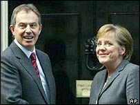 Bà Merkel chia sẻ quan điểm cải cách kinh tế cho Âu châu của ông Blair